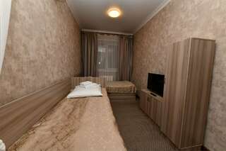 Гостиница Новожёновский  Уфа Двухместный номер эконом-класса с 2 отдельными кроватями-1