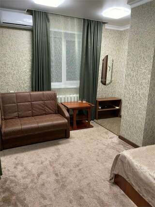 Гостиница Новожёновский  Уфа Стандартный трехместный номер-5