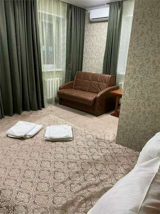 Гостиница Новожёновский  Уфа Стандартный трехместный номер-2
